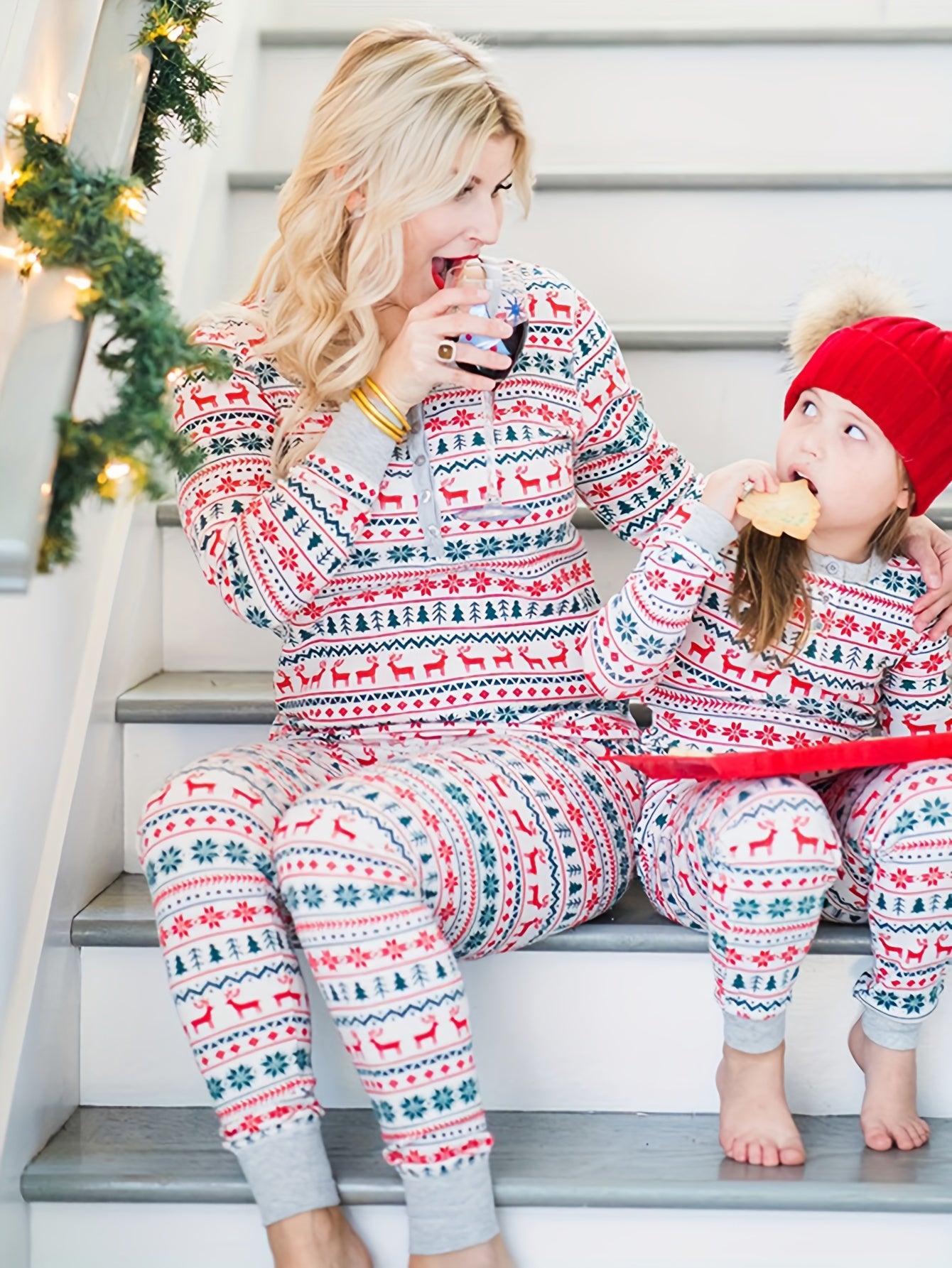 2Pcs Set Christmas Pajamas for Women Mom, Family Christmas Pjs Matching Sets Reindeer and Snowflake Patterned Sleepwear Xmas PJS Set